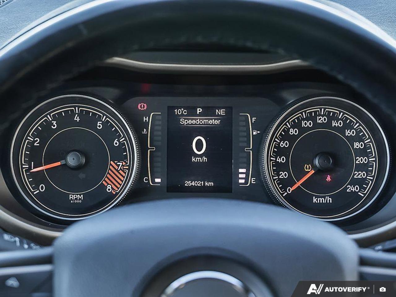 2015 Jeep Cherokee LatitudeNORTH, 4X4, V6, HEATED CLOTH, AS-TRADED! Photo