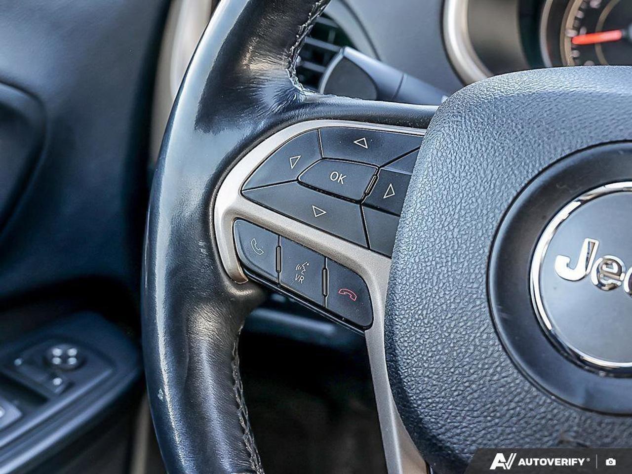 2015 Jeep Cherokee LatitudeNORTH, 4X4, V6, HEATED CLOTH, AS-TRADED! Photo