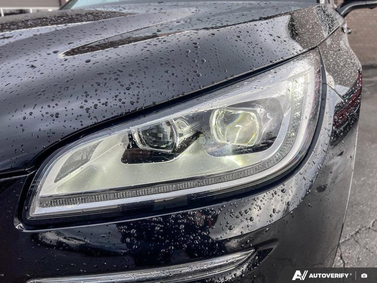 2021 Lincoln Corsair Reserve   LOW KMS   MOONROOF   LEATHER LOW KMS   M Photo