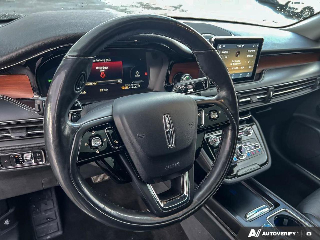 2021 Lincoln Corsair Reserve   LOW KMS   MOONROOF   LEATHER LOW KMS   M Photo