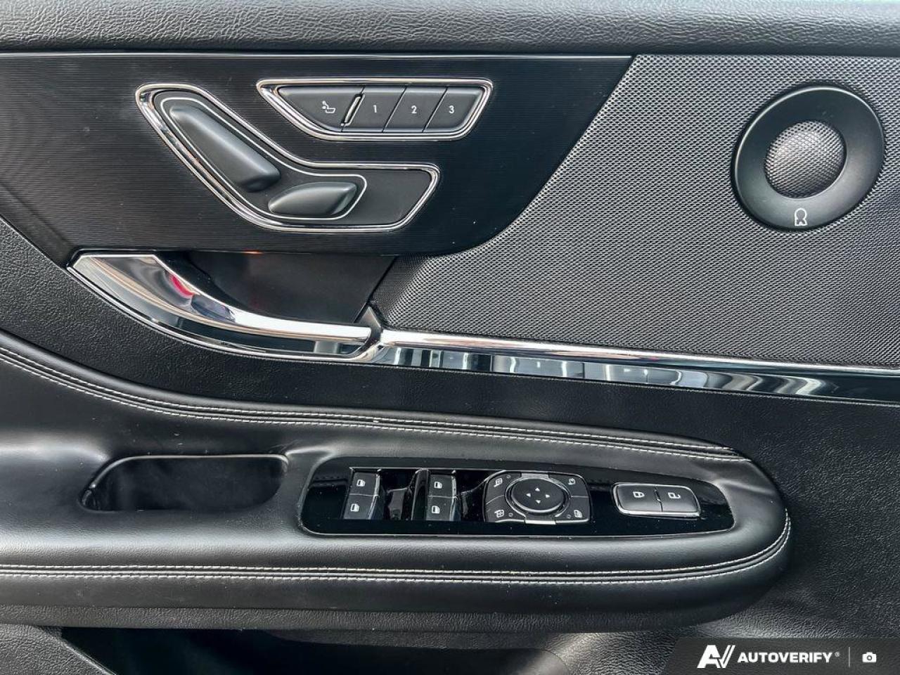 2021 Lincoln Corsair Reserve   LOW KMS   MOONROOF   LEATHER LOW KMS   M Photo