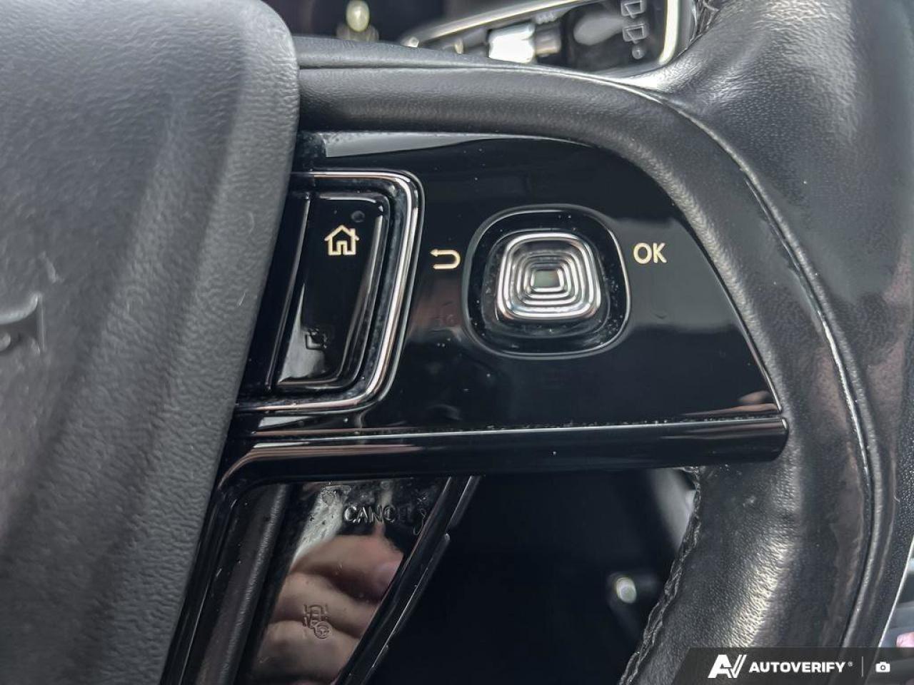 2021 Lincoln Corsair Reserve   LOW KMS   MOONROOF   LEATHER LOW KMS   M Photo