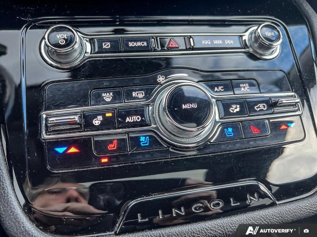 2021 Lincoln Corsair Reserve   LOW KMS   MOONROOF   LEATHER LOW KMS   M Photo