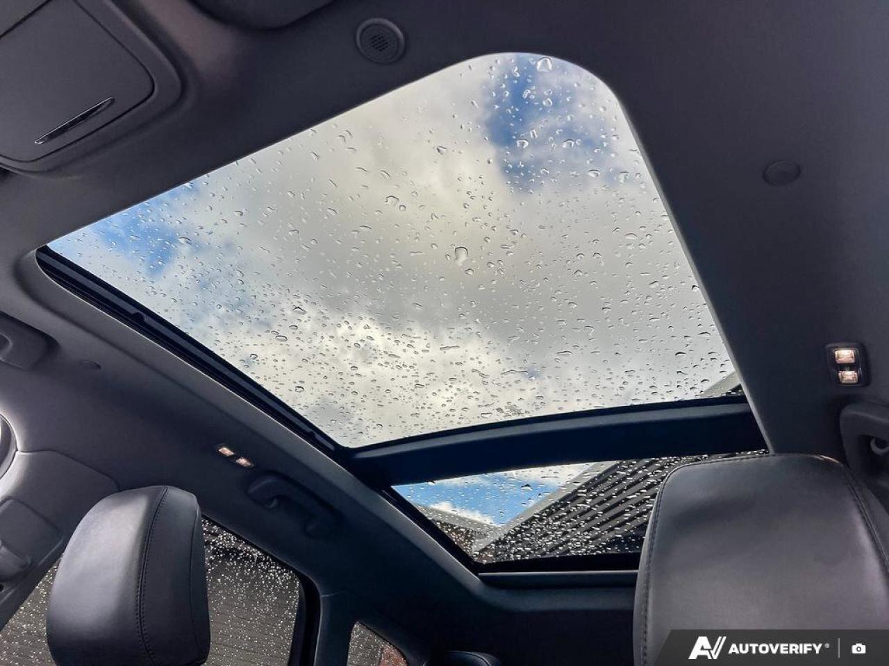 2021 Lincoln Corsair Reserve   LOW KMS   MOONROOF   LEATHER LOW KMS   M Photo