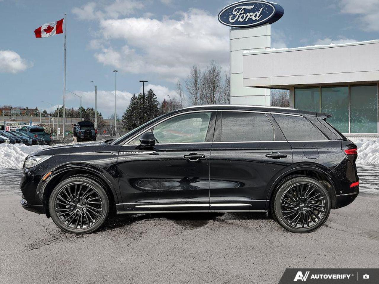 2021 Lincoln Corsair Reserve   LOW KMS   MOONROOF   LEATHER LOW KMS   M Photo