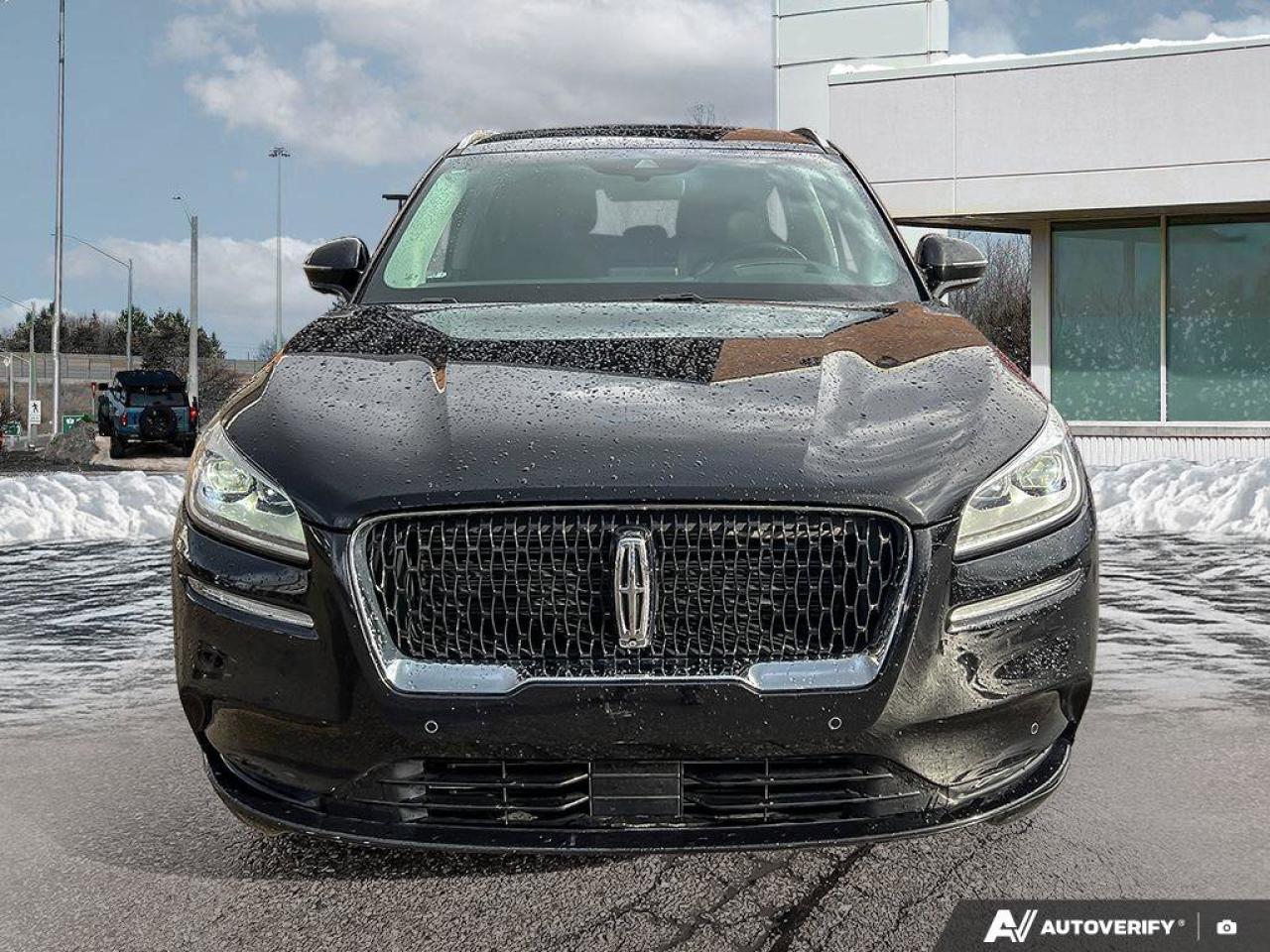 2021 Lincoln Corsair Reserve   LOW KMS   MOONROOF   LEATHER LOW KMS   M Photo