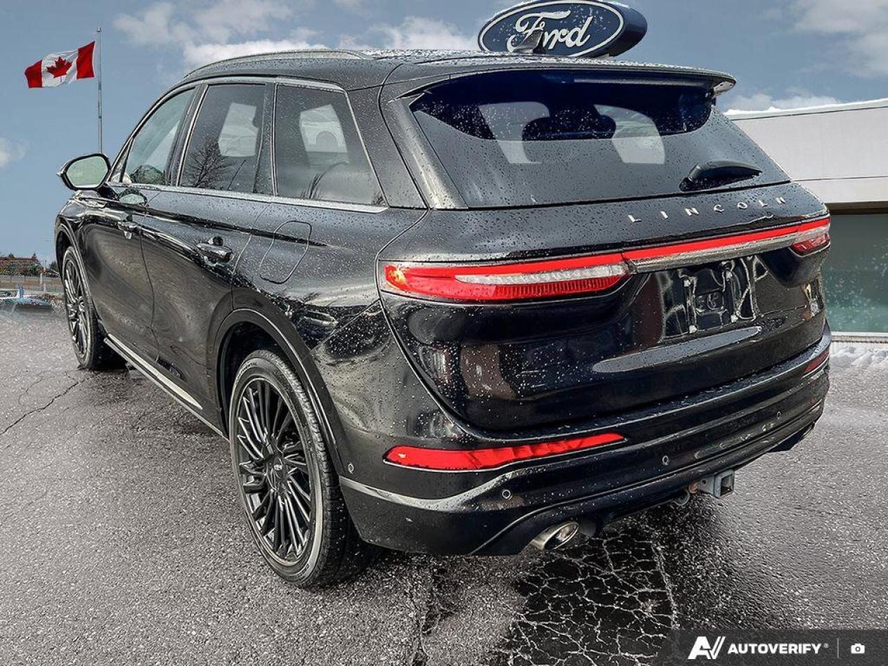 2021 Lincoln Corsair Reserve   LOW KMS   MOONROOF   LEATHER LOW KMS   M Photo