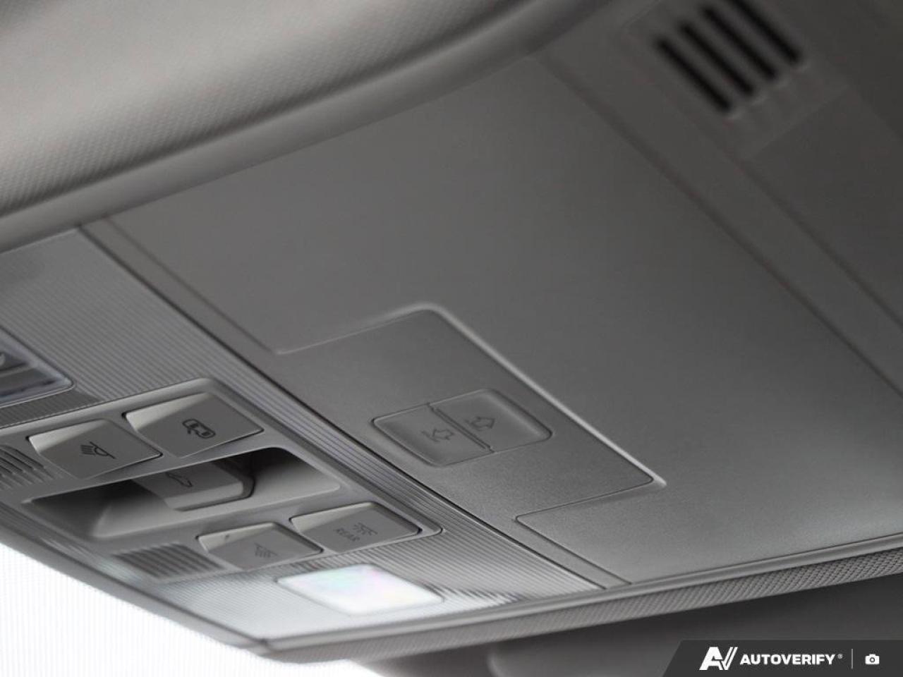 2022 Volkswagen Taos ComfortlineONE-OWNER, ACCIDENT-FREE, AWD, SUNROOF, Photo