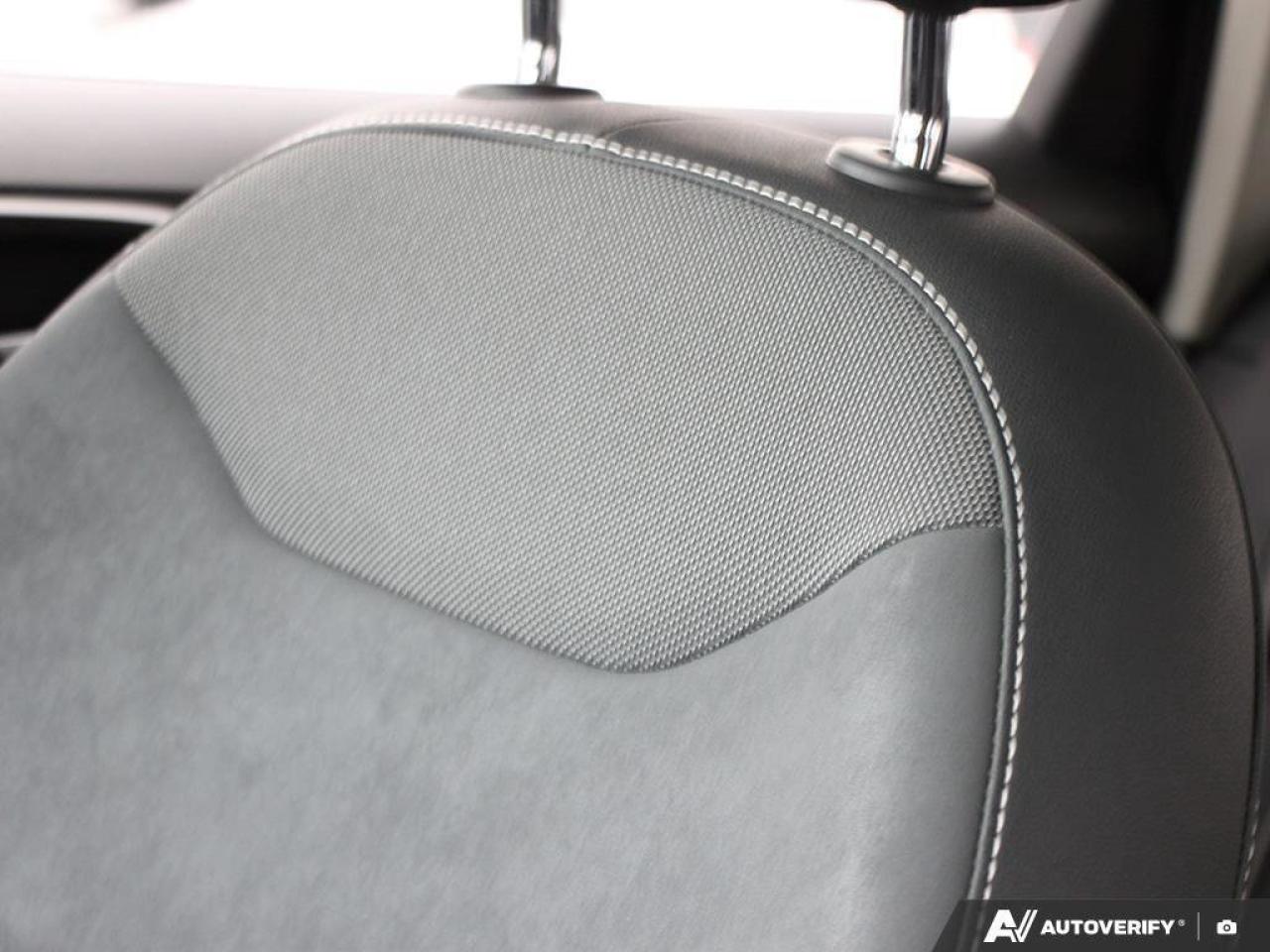 2022 Volkswagen Taos ComfortlineONE-OWNER, ACCIDENT-FREE, AWD, SUNROOF, Photo