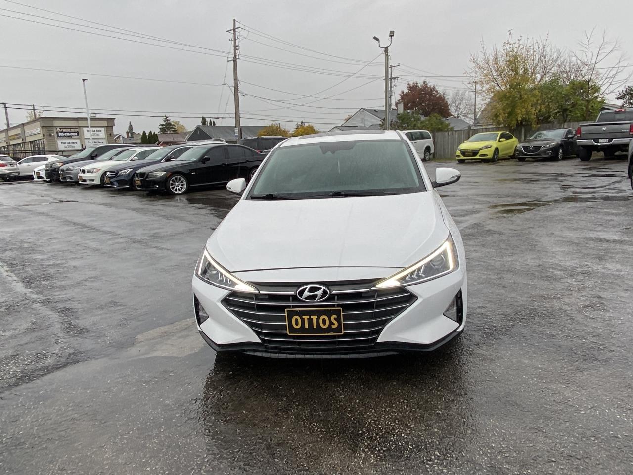 2020 Hyundai Elantra Luxury IVT Photo2