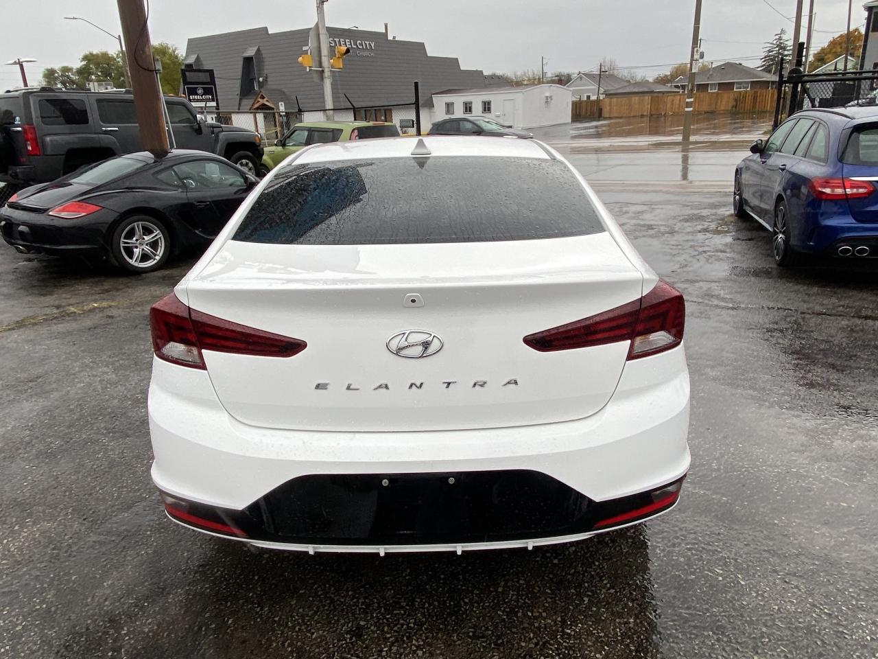 2020 Hyundai Elantra Luxury IVT Photo