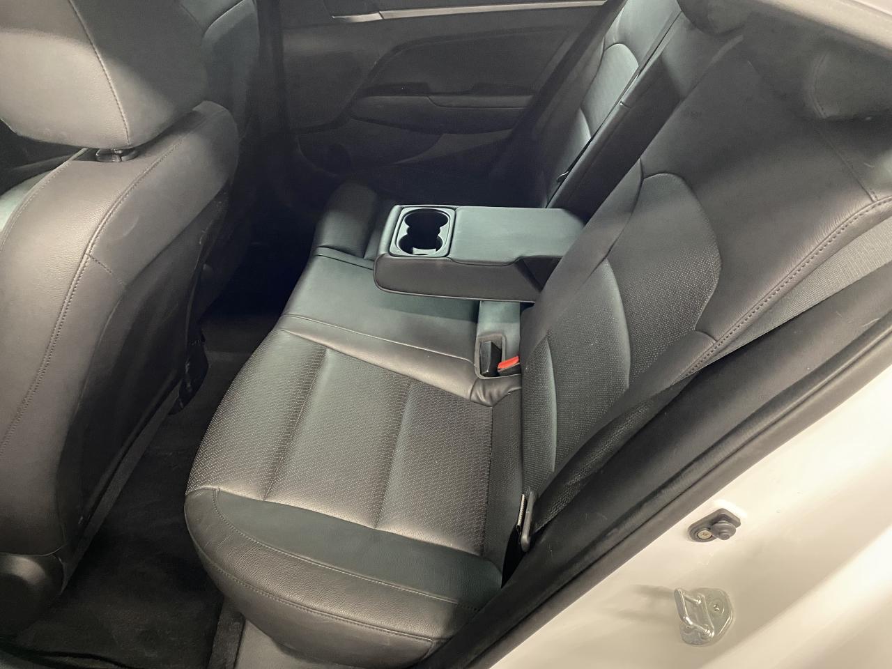 2020 Hyundai Elantra Luxury IVT Photo