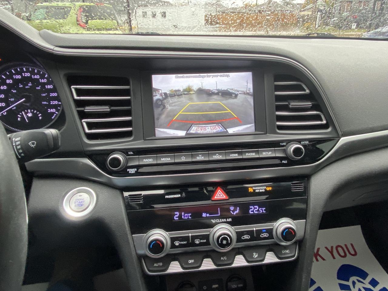 2020 Hyundai Elantra Luxury IVT Photo