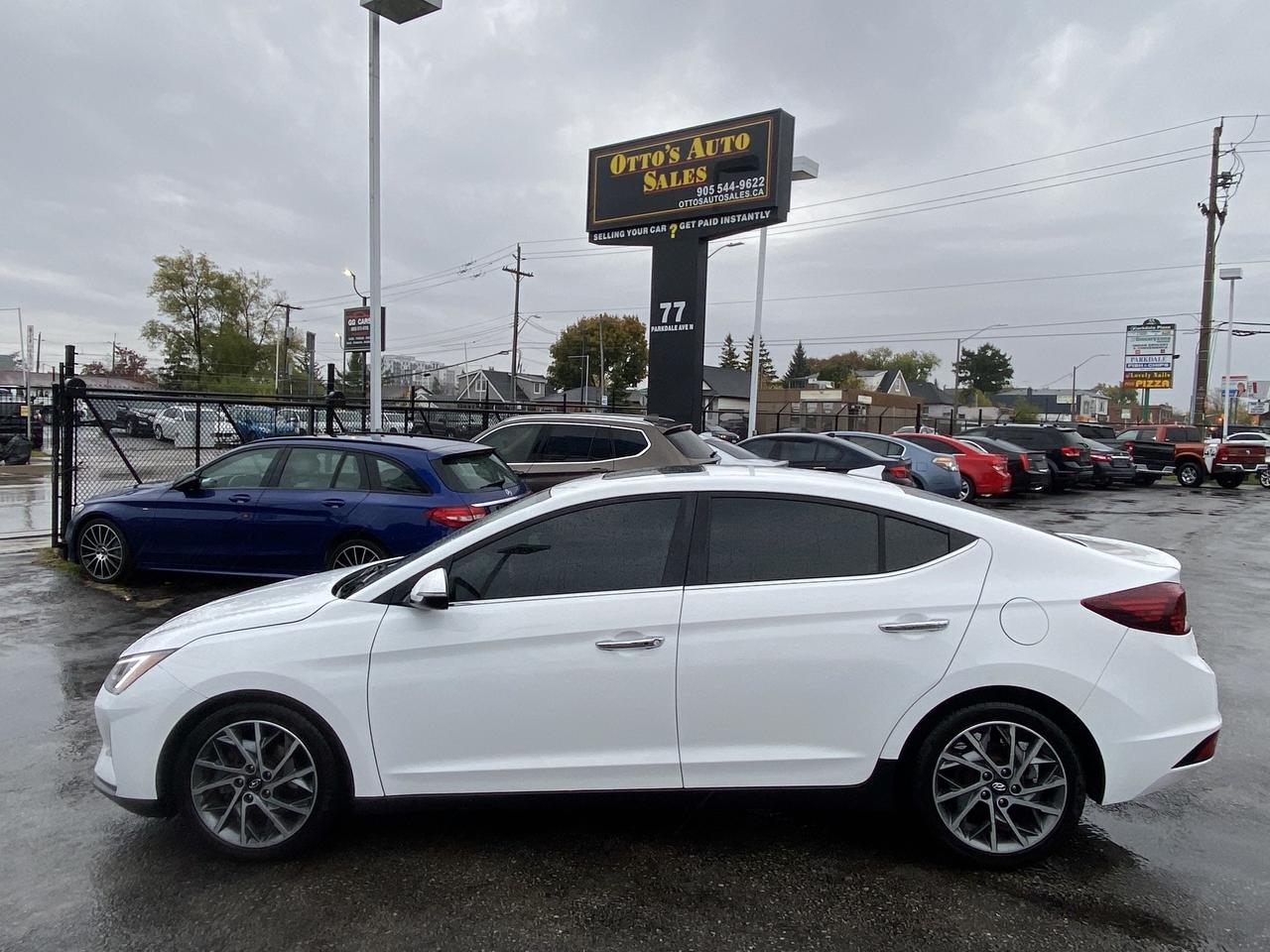 2020 Hyundai Elantra Luxury IVT Photo
