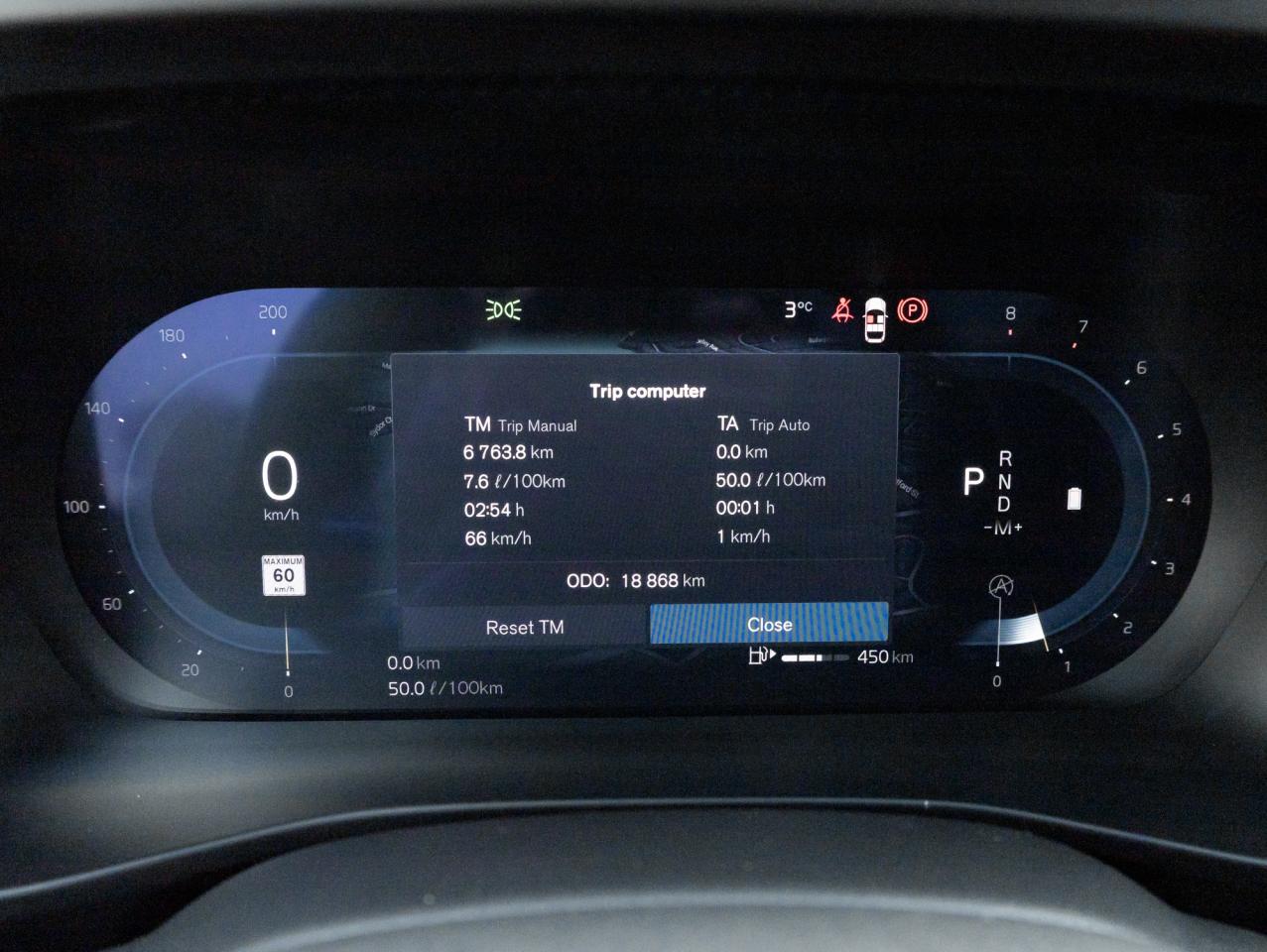 2025 Volvo XC40 B5 AWD Plus Dark Theme  20" ALLOY WHEEL  VOLVO CPO Photo