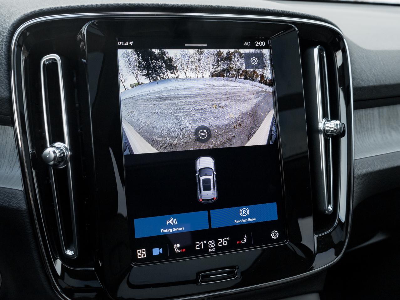 2025 Volvo XC40 B5 AWD Plus Dark Theme  20" ALLOY WHEEL  VOLVO CPO Photo