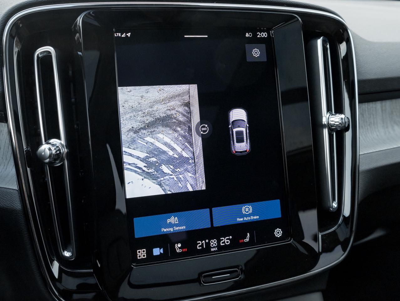 2025 Volvo XC40 B5 AWD Plus Dark Theme  20" ALLOY WHEEL  VOLVO CPO Photo