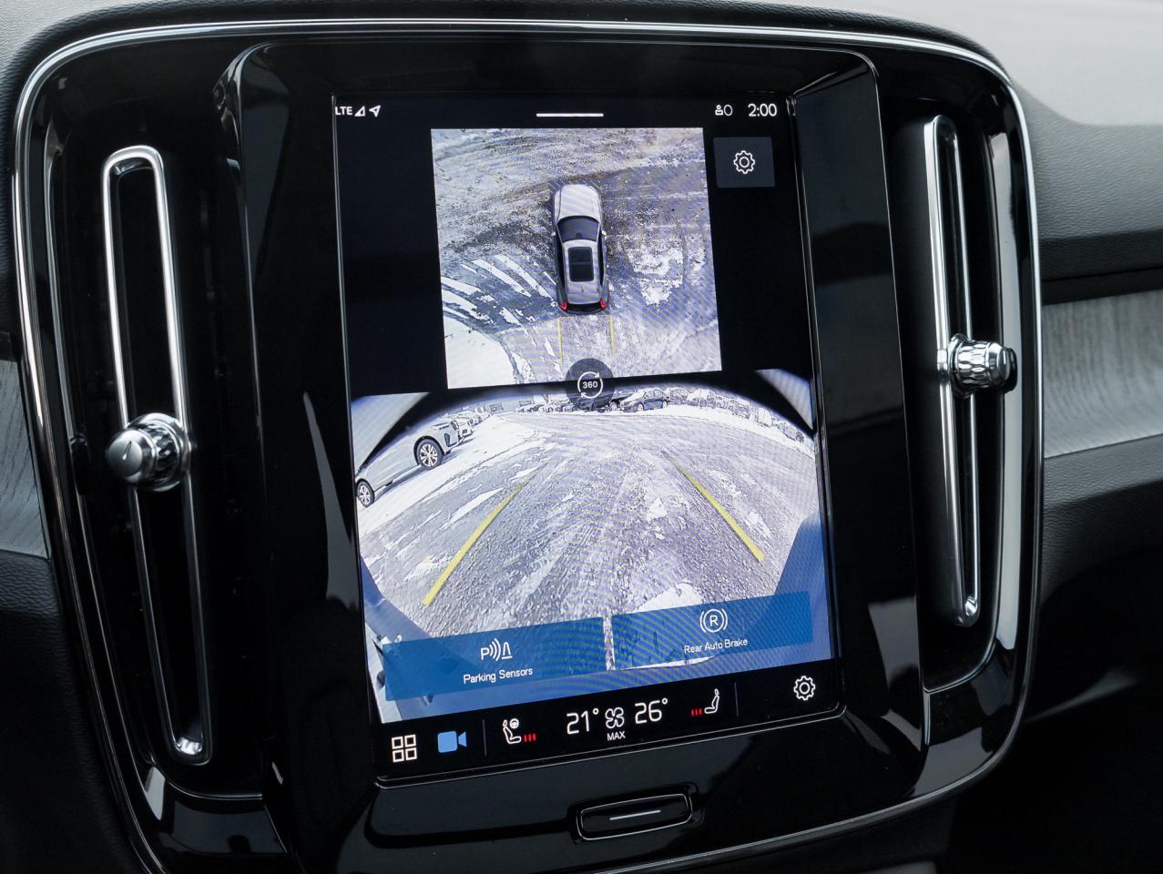 2025 Volvo XC40 B5 AWD Plus Dark Theme  20" ALLOY WHEEL  VOLVO CPO Photo