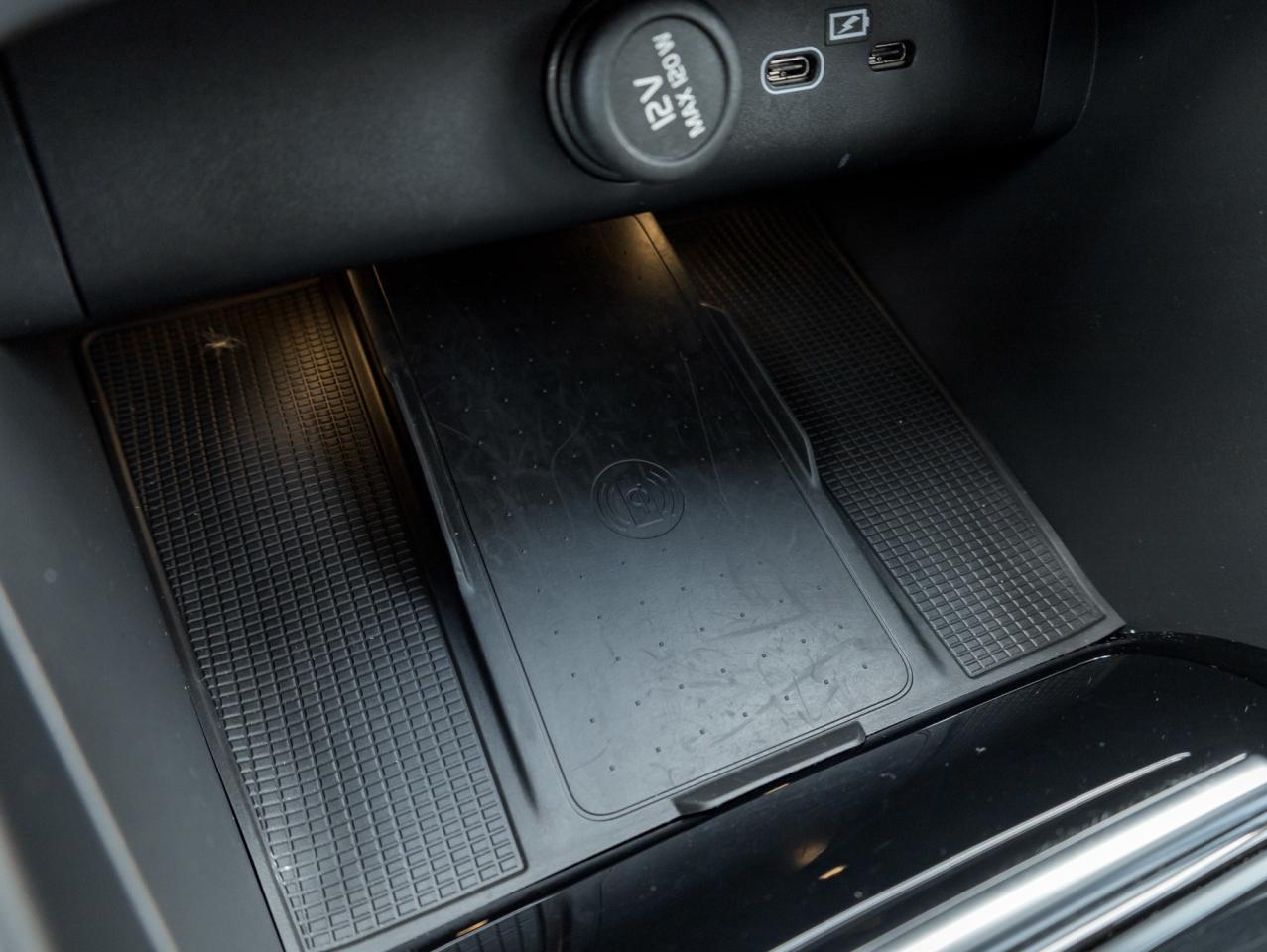 2025 Volvo XC40 B5 AWD Plus Dark Theme  20" ALLOY WHEEL  VOLVO CPO Photo