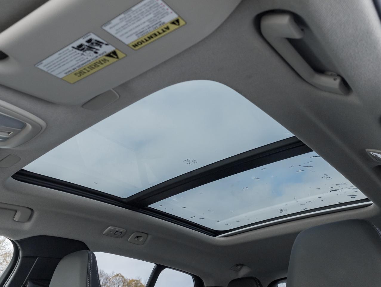 2025 Volvo XC40 B5 AWD Plus Dark Theme  20" ALLOY WHEEL  VOLVO CPO Photo