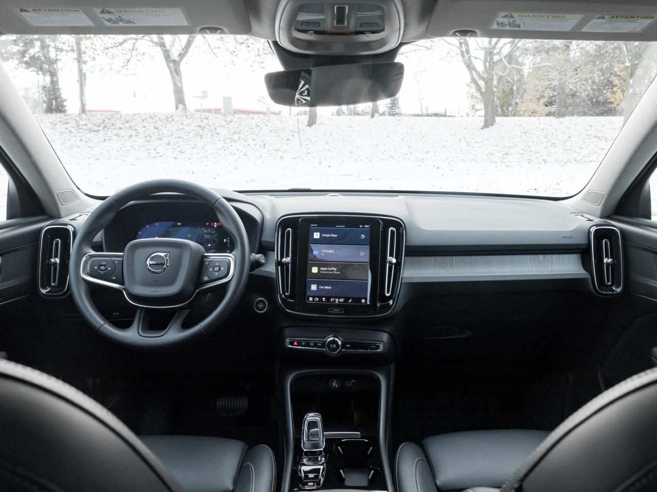 2025 Volvo XC40 B5 AWD Plus Dark Theme  20" ALLOY WHEEL  VOLVO CPO Photo