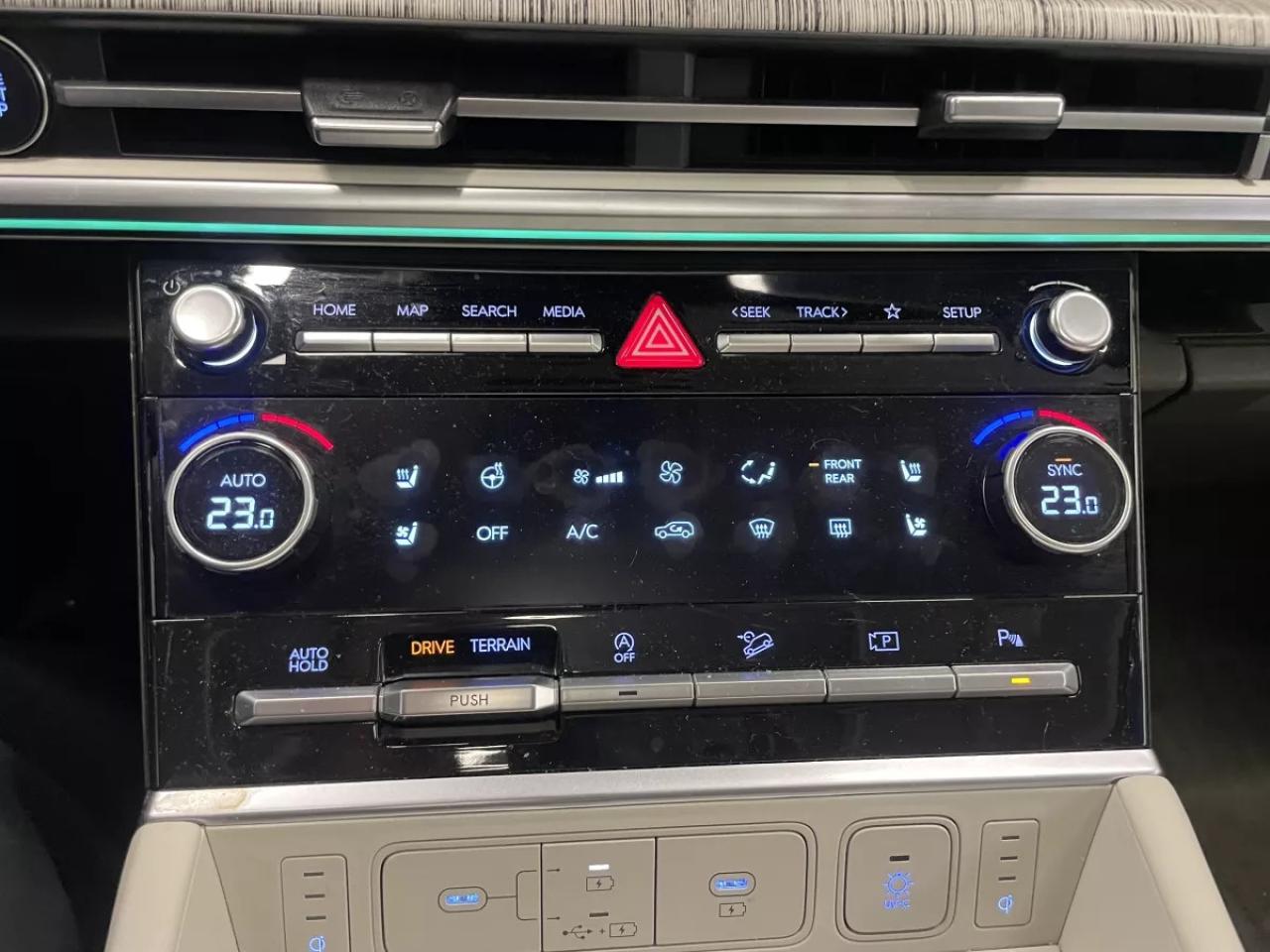 2024 Hyundai Santa Fe ULTIMATE CALLIGRAPHY / HUD / HTD,COOL SEATS / POWE Photo