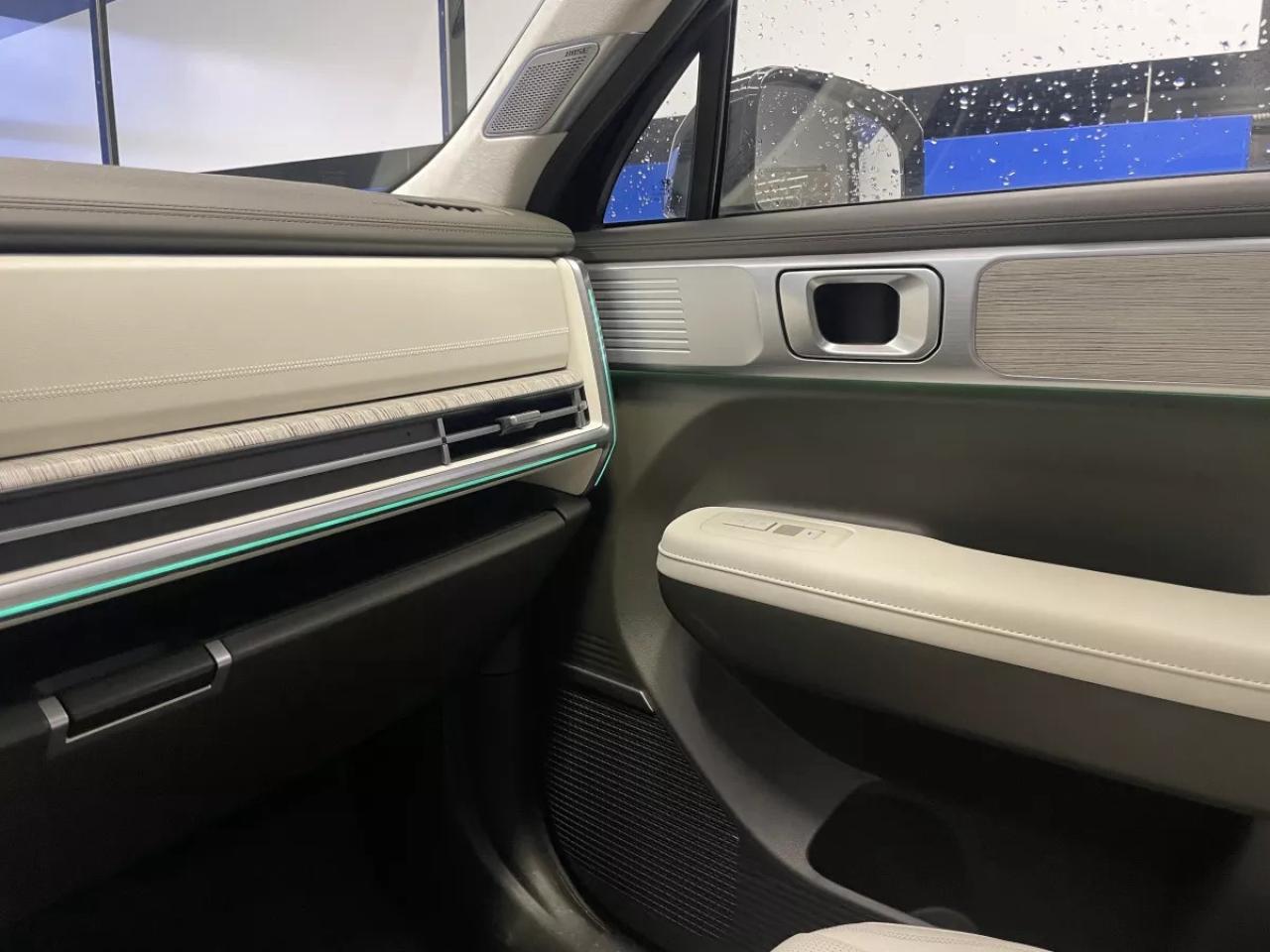 2024 Hyundai Santa Fe ULTIMATE CALLIGRAPHY / HUD / HTD,COOL SEATS / POWE Photo