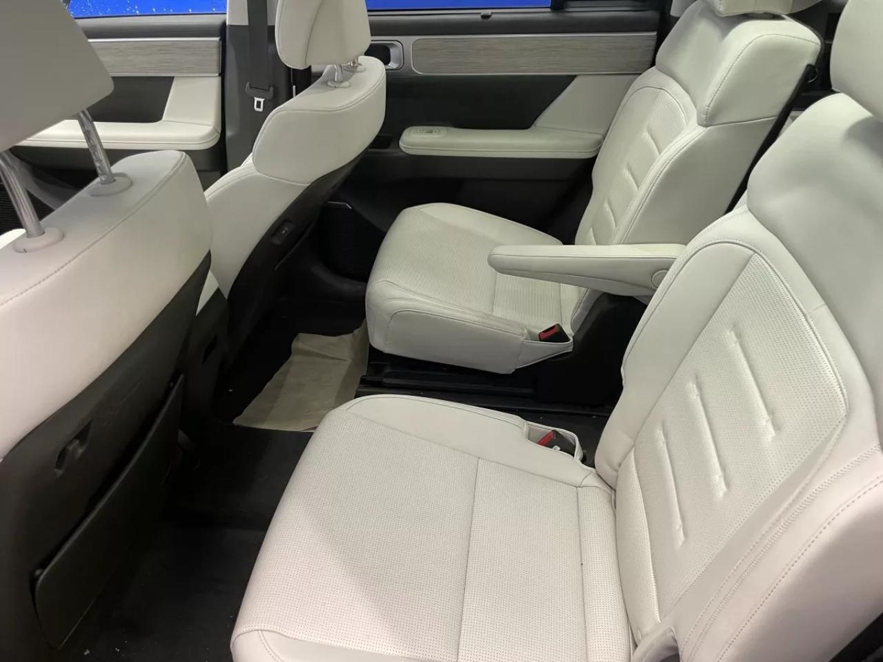 2024 Hyundai Santa Fe ULTIMATE CALLIGRAPHY / HUD / HTD,COOL SEATS / POWE Photo