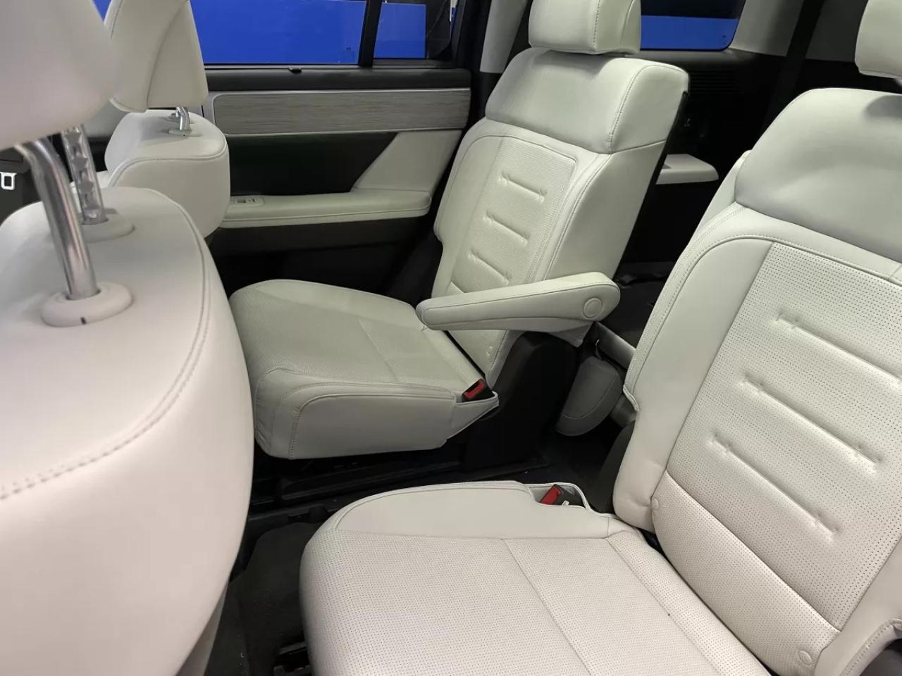 2024 Hyundai Santa Fe ULTIMATE CALLIGRAPHY / HUD / HTD,COOL SEATS / POWE Photo