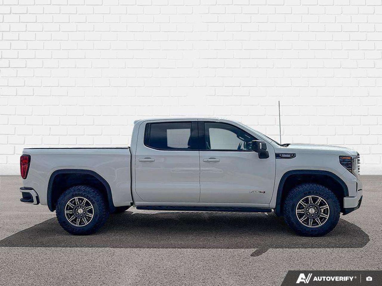 2024 GMC Sierra 1500 OFF ROAD SUSPENSION PKG. RUNNING BOARDS. TONNEAU. AT4 PREMIUM PKG. HITCH GUIDANCE W/HITCH VIEW. Photo