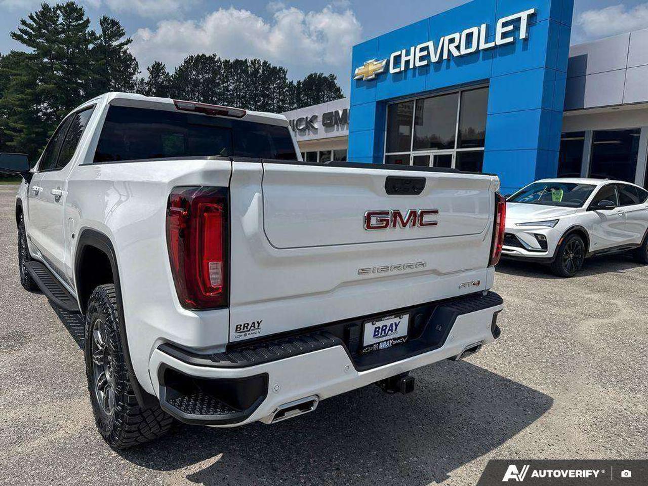 2024 GMC Sierra 1500 OFF ROAD SUSPENSION PKG. RUNNING BOARDS. TONNEAU. AT4 PREMIUM PKG. HITCH GUIDANCE W/HITCH VIEW. Photo