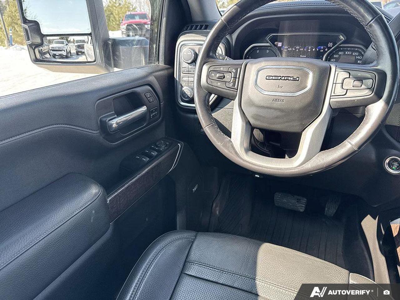 2022 GMC SIERRA 2500HD DenaliOne Owner   Trailer Mirrors   Trailer Brake Photo