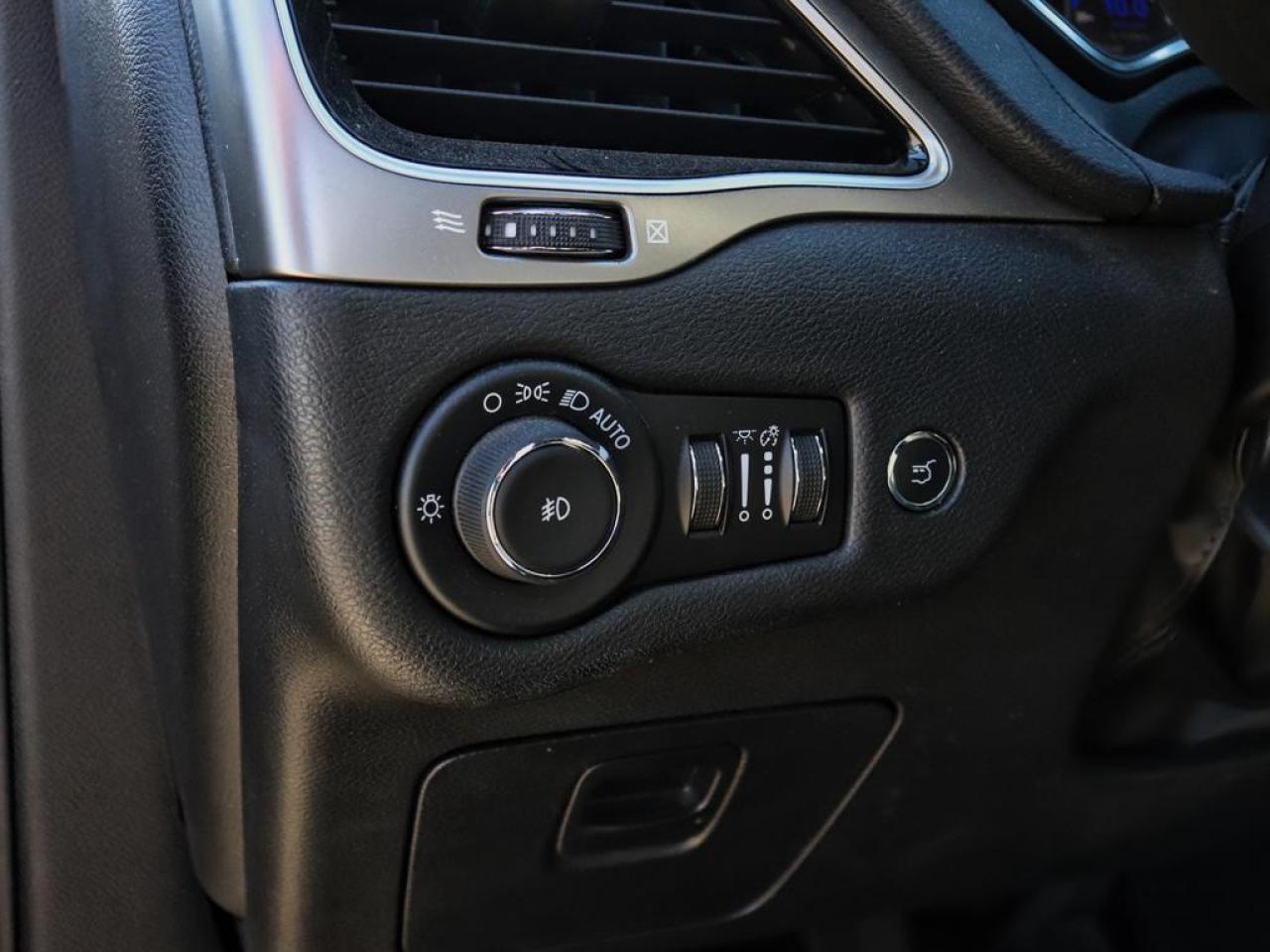 2019 Jeep Cherokee High Altitude  LEATHER, POWER TRUNK! Photo