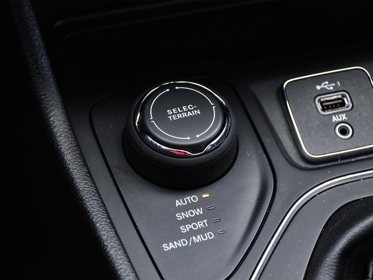 2019 Jeep Cherokee High Altitude  LEATHER, POWER TRUNK! Photo