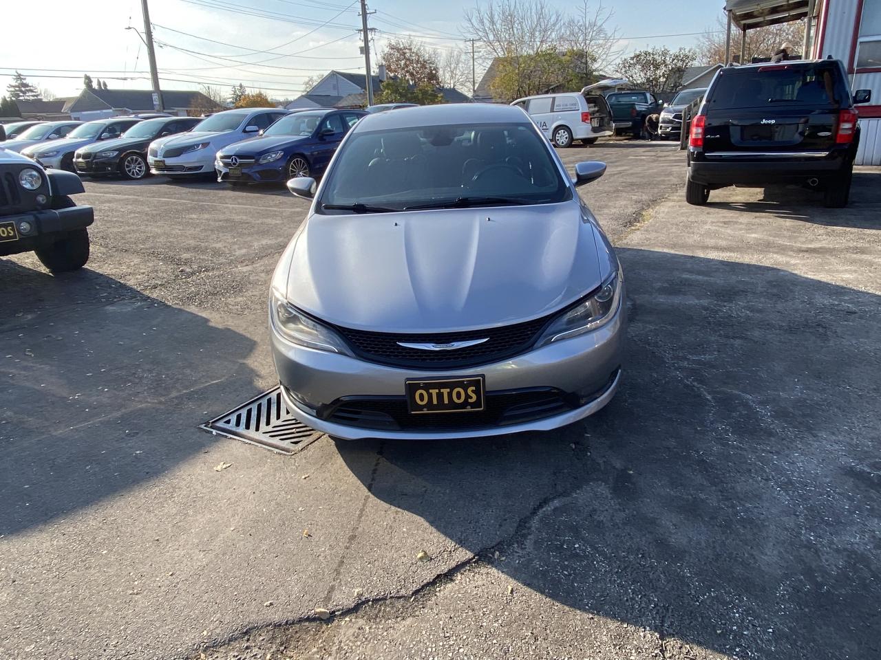 2015 Chrysler 200 4dr Sdn S AWD Photo2