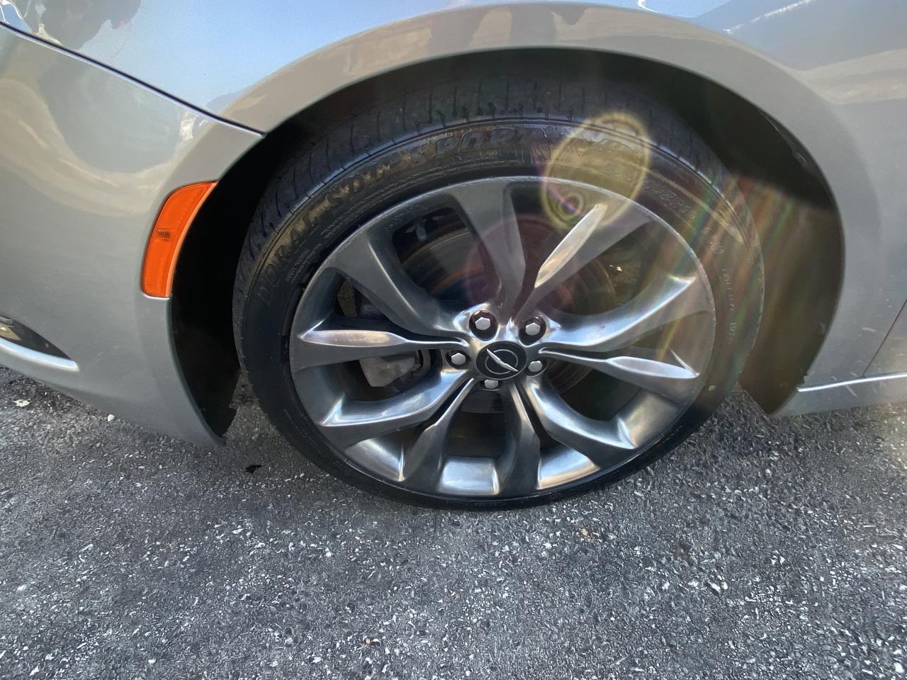 2015 Chrysler 200 4dr Sdn S AWD Photo