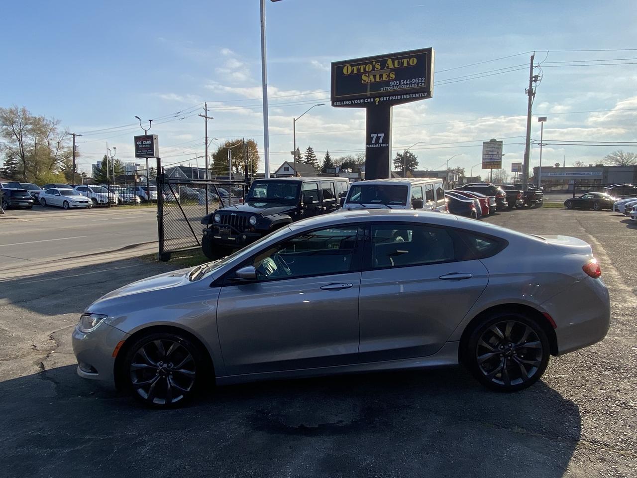 2015 Chrysler 200 4dr Sdn S AWD Photo