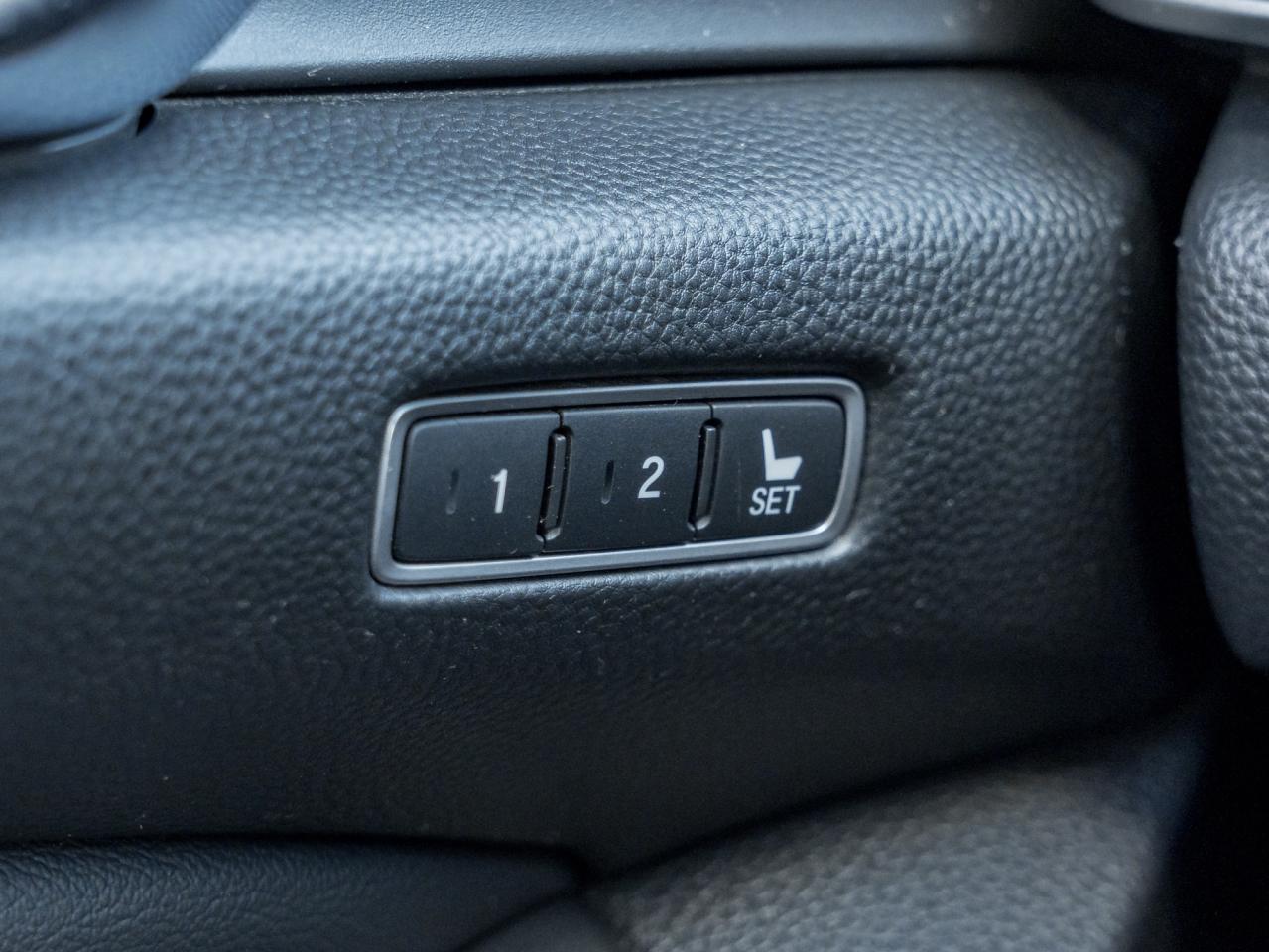 2019 Honda Accord Hybrid Touring CVT  TRADE IN  ONE OWNER  HYBRID Photo