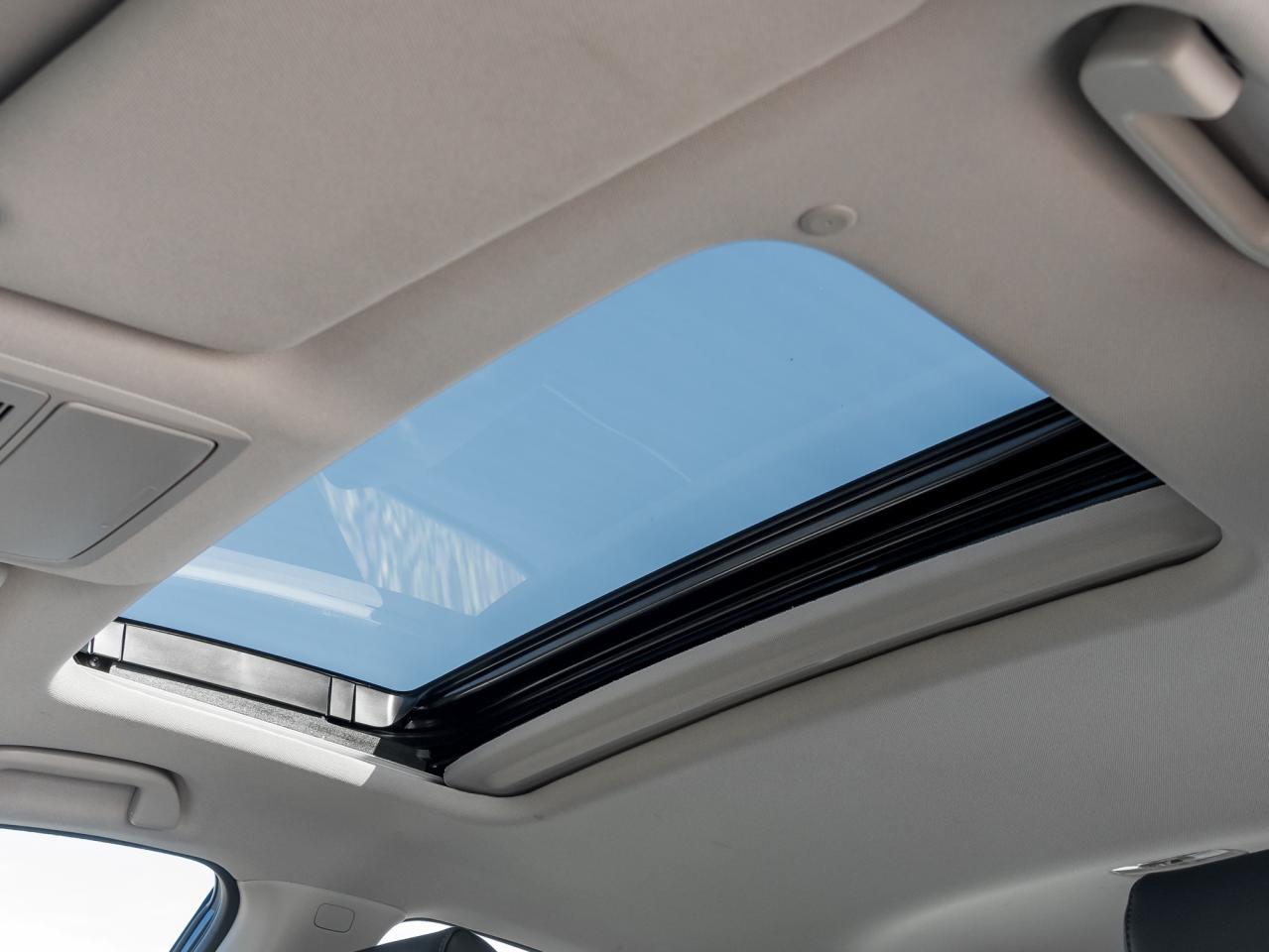 2019 Honda Accord Hybrid Touring CVT  TRADE IN  ONE OWNER  HYBRID Photo