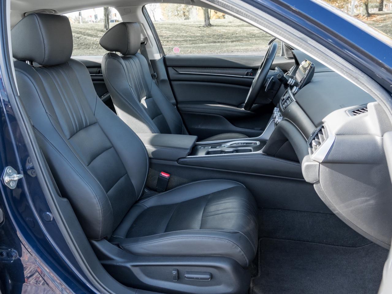 2019 Honda Accord Hybrid Touring CVT  TRADE IN  ONE OWNER  HYBRID Photo