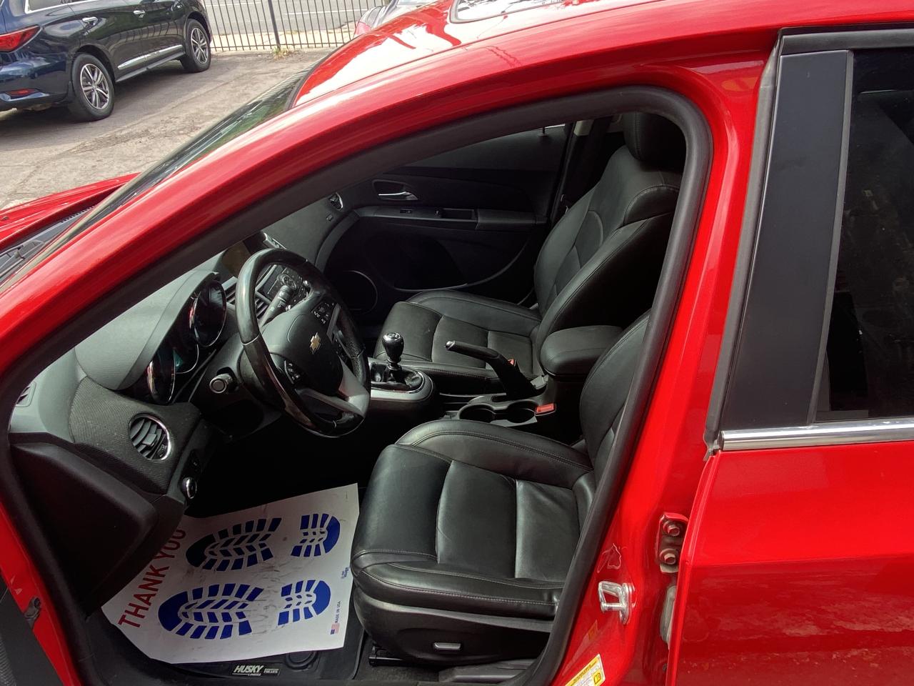 2015 Chevrolet Cruze 4dr Sdn 2LT 6sp standard roof leather Photo