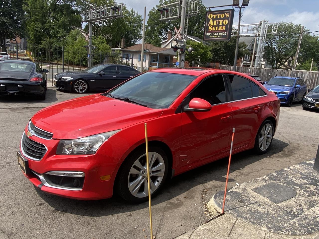 2015 Chevrolet Cruze 4dr Sdn 2LT 6sp standard roof leather Photo