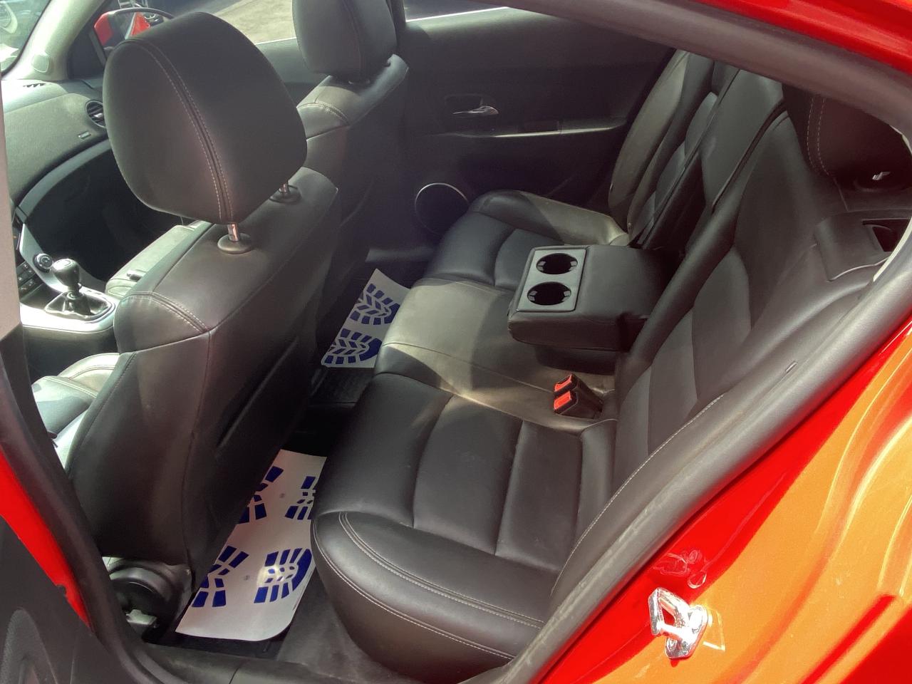 2015 Chevrolet Cruze 4dr Sdn 2LT 6sp standard roof leather Photo