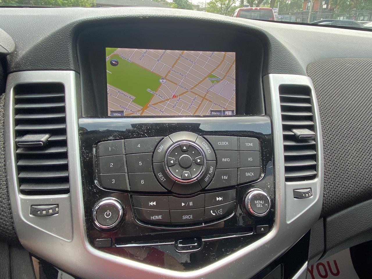 2015 Chevrolet Cruze 4dr Sdn 2LT 6sp standard roof leather Photo