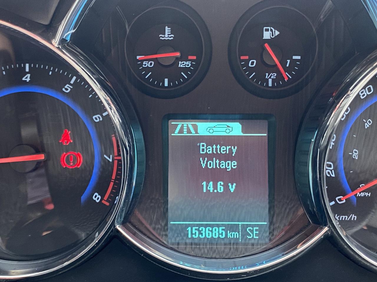 2015 Chevrolet Cruze 4dr Sdn 2LT 6sp standard roof leather Photo