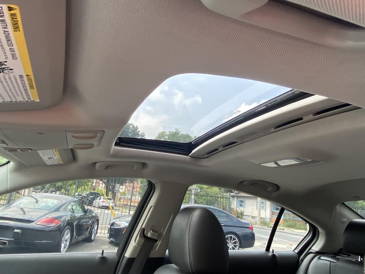 2015 Chevrolet Cruze 4dr Sdn 2LT 6sp standard roof leather Photo