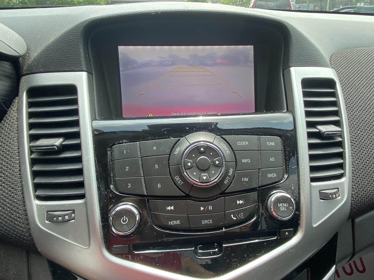 2015 Chevrolet Cruze 4dr Sdn 2LT 6sp standard roof leather Photo