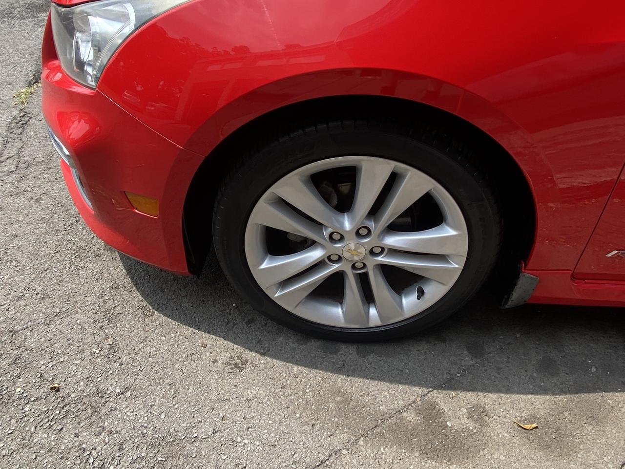 2015 Chevrolet Cruze 4dr Sdn 2LT 6sp standard roof leather Photo