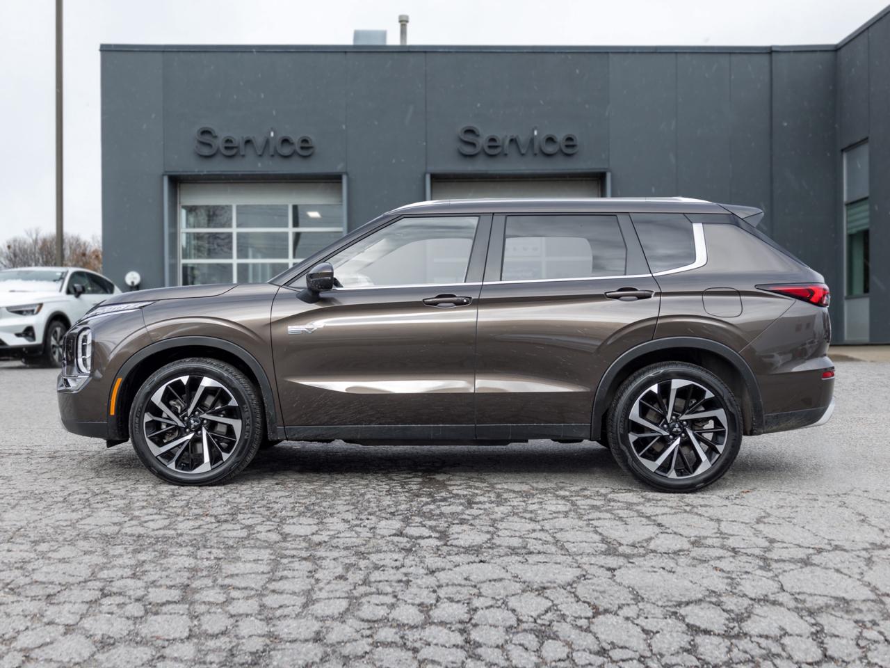 2023 Mitsubishi Outlander PHEV SEL S-AWC CPO FINANCE RATES FOR AS LOW AS 0.90% Photo2