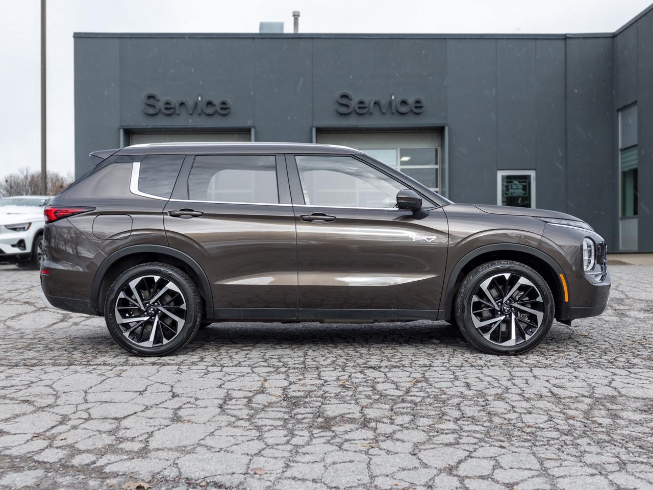 2023 Mitsubishi Outlander PHEV SEL S-AWC CPO FINANCE RATES FOR AS LOW AS 0.90% Photo4